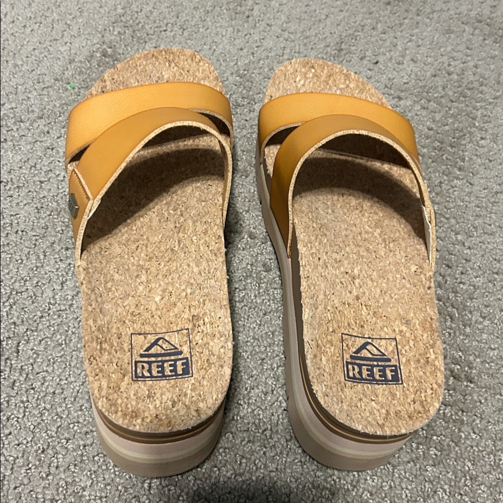 Reef
Women's Cushion Vista Higher Platform Slide Sandals size 8 - Picture 6 of 8